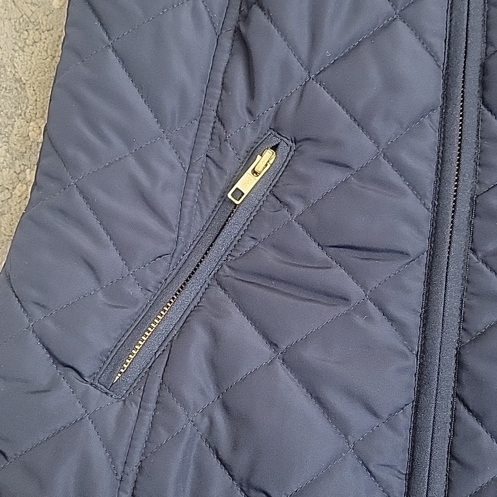 Crown & Ivy Quilted Vest - Picture 4 of 10